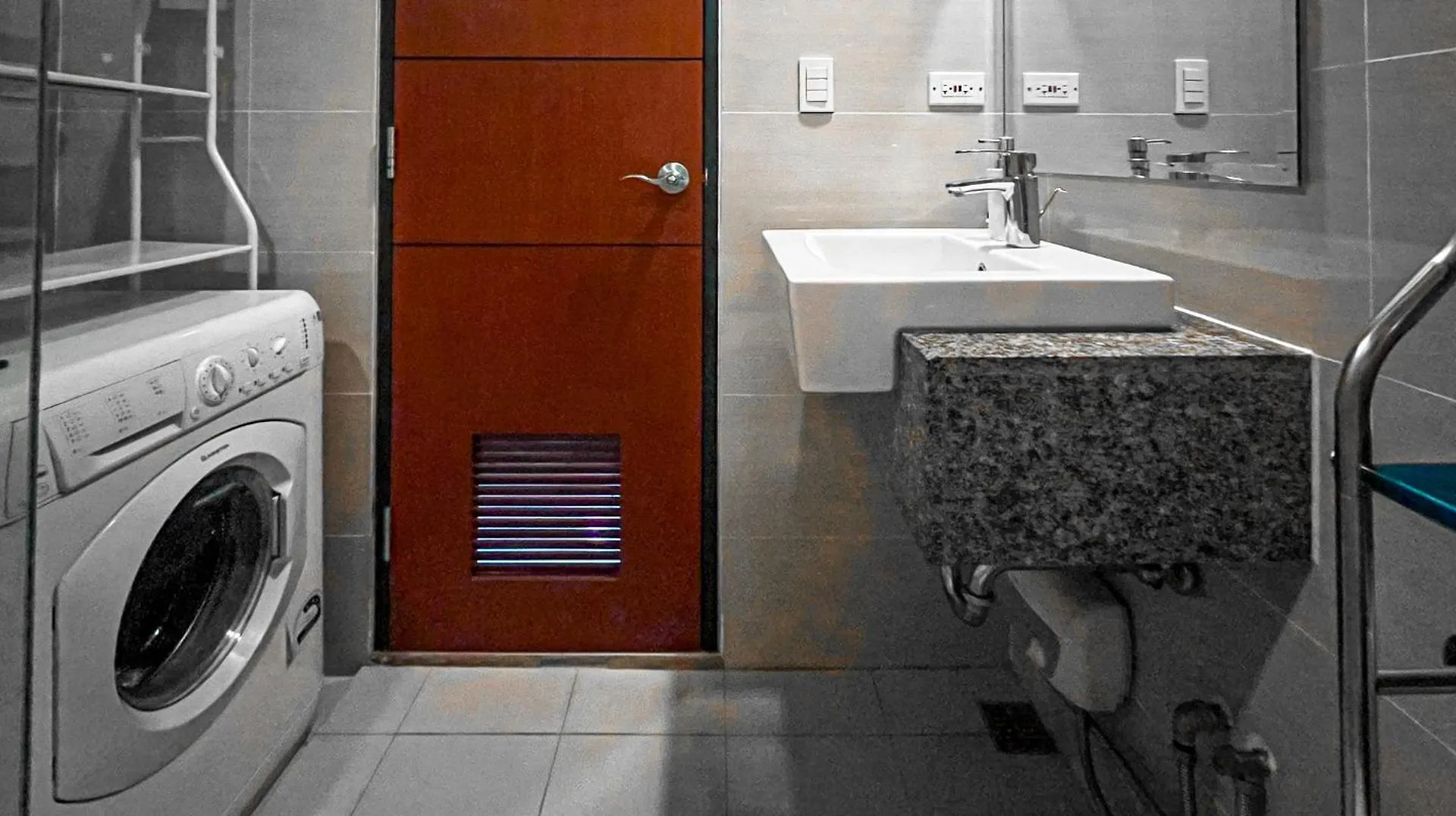 Full-Serviced Residential Apartment In One Uptown Residences, Bgc Manila Aparthotel