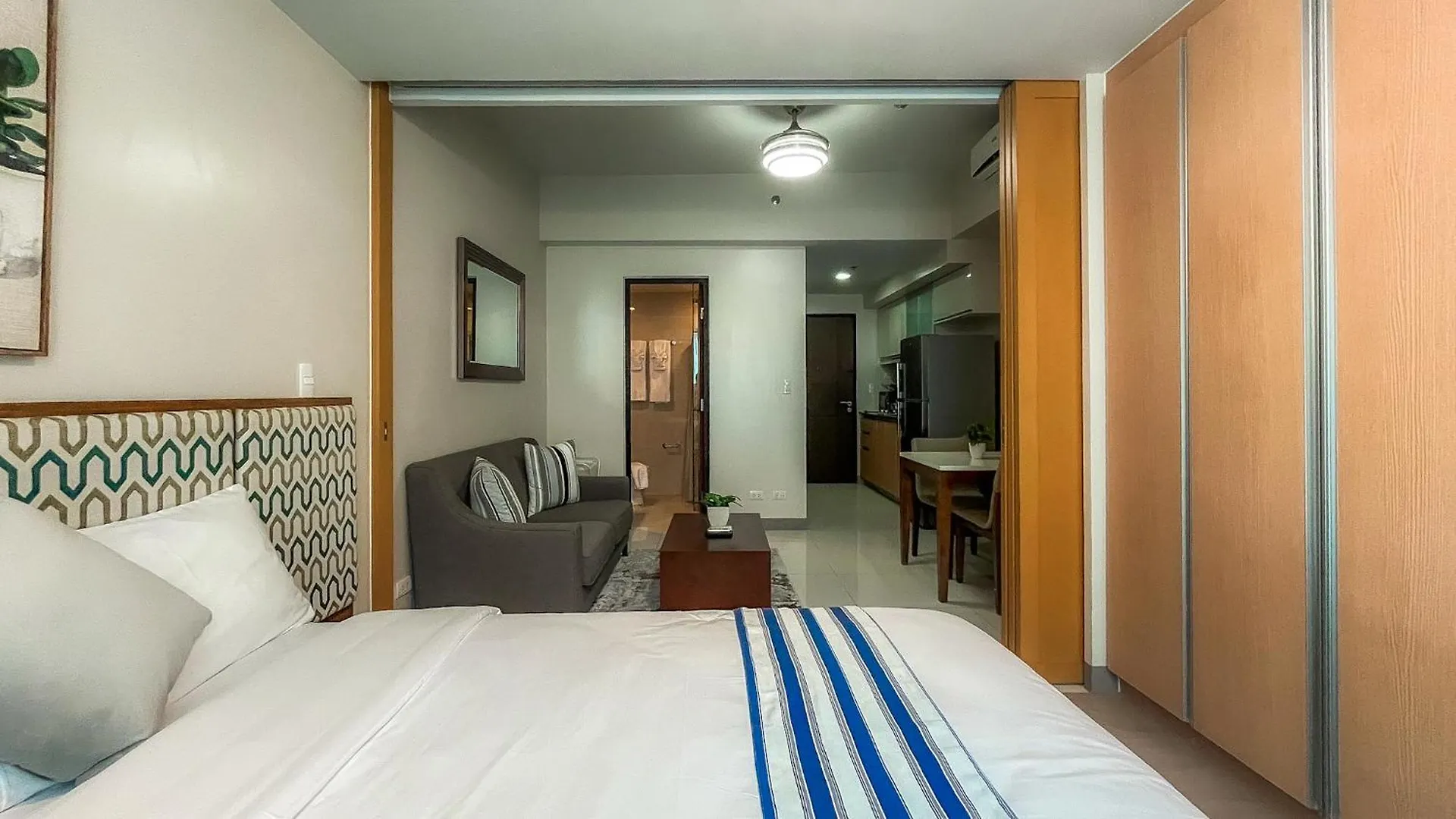Full-Serviced Residential Apartment In One Uptown Residences, Bgc Manila Philippines