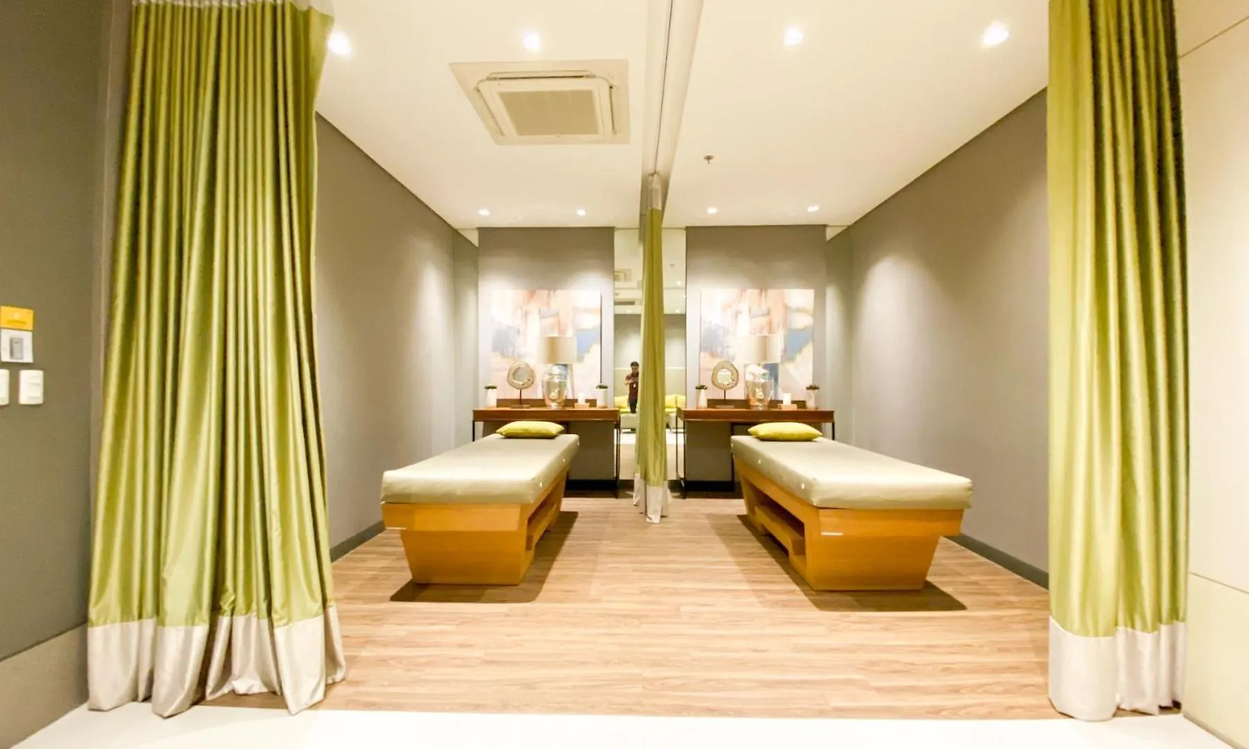 Full-Serviced Residential Apartment In One Uptown Residences, Bgc Manila