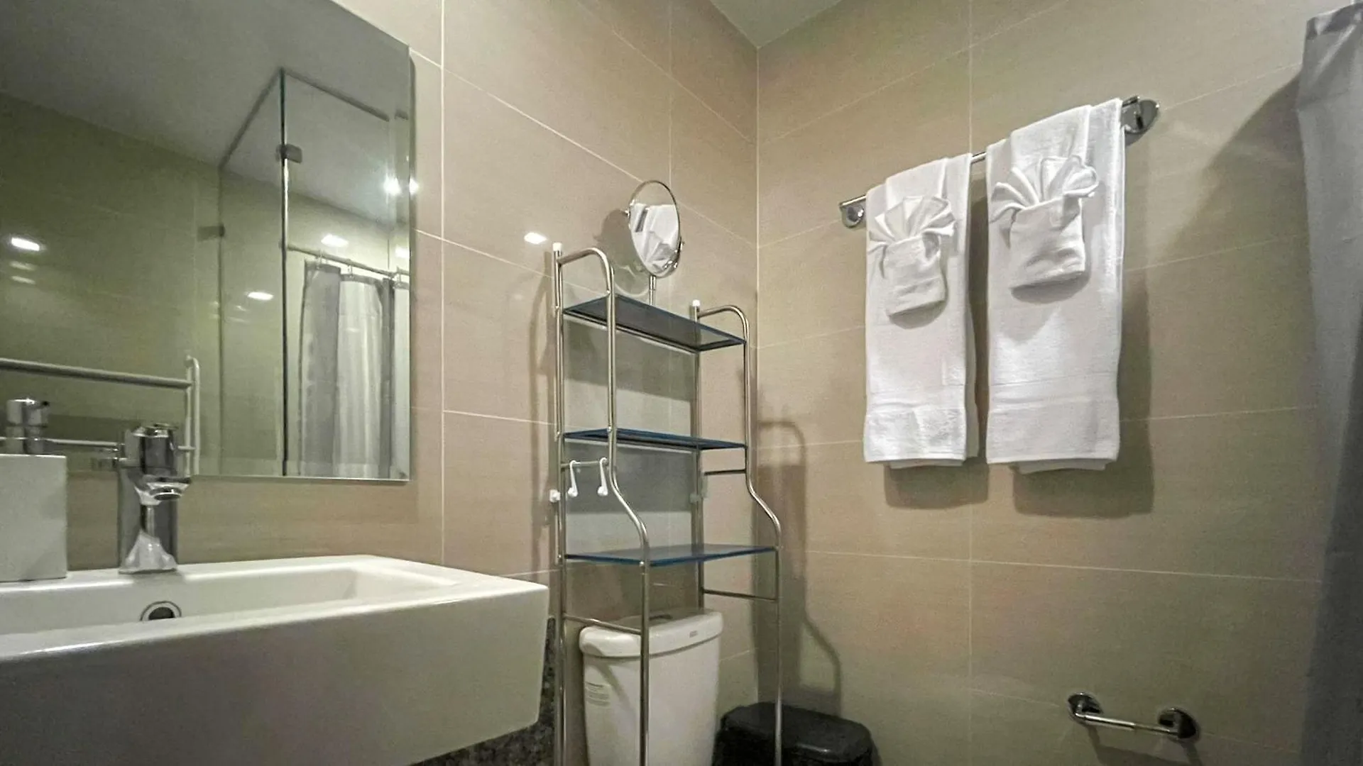 Full-Serviced Residential Apartment In One Uptown Residences, Bgc Manila 0*,