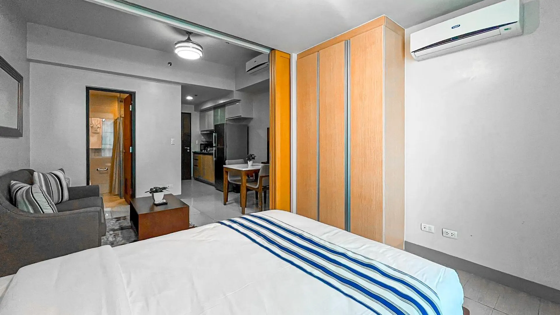 Full-Serviced Residential Apartment In One Uptown Residences, Bgc Manila Philippines