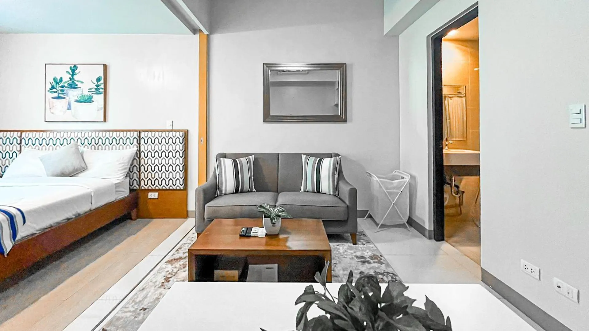 Full-Serviced Residential Apartment In One Uptown Residences, Bgc Manila Aparthotel
