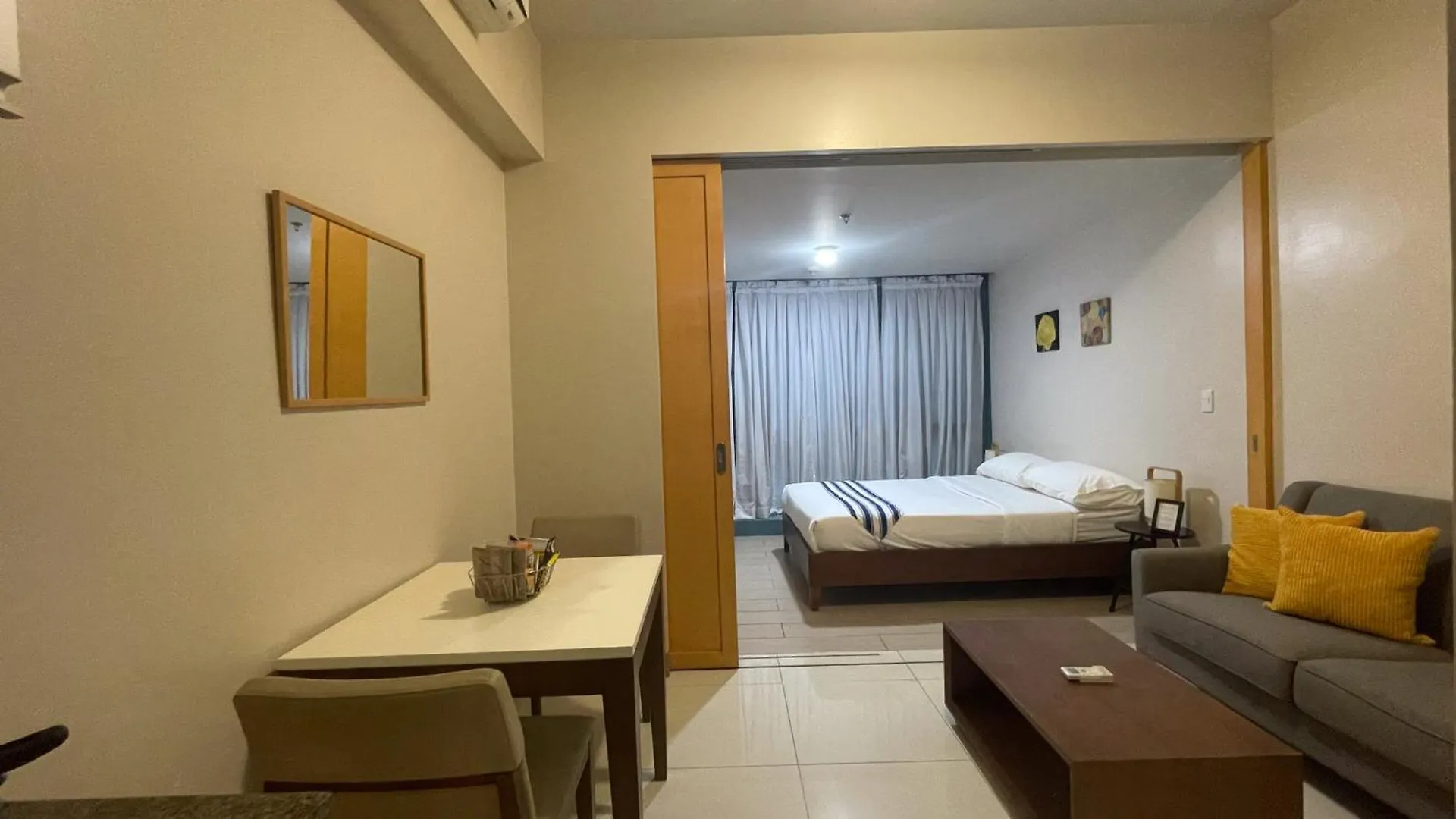 Full-Serviced Residential Apartment In One Uptown Residences, Bgc Manila 0*,