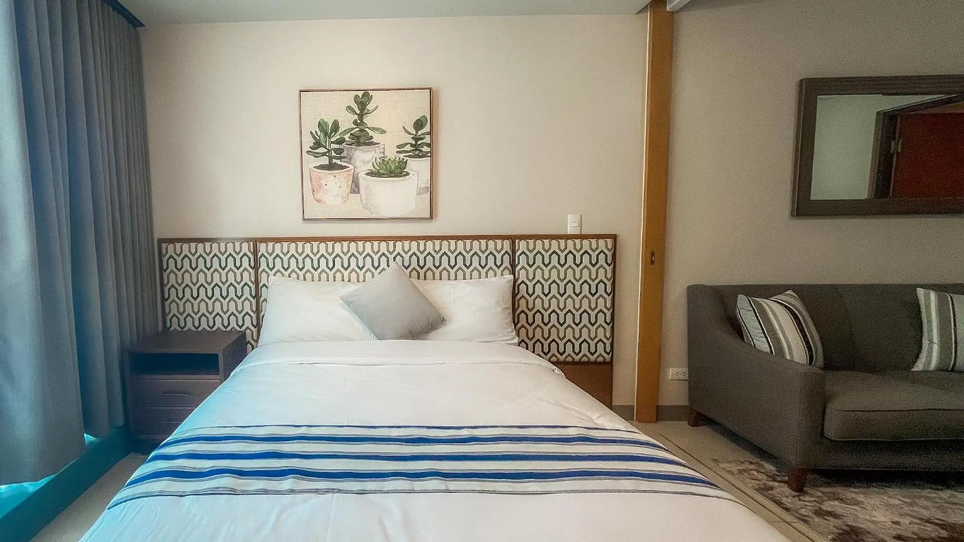 Aparthotel Full-Serviced Residential Apartment In One Uptown Residences, Bgc Manila Philippines