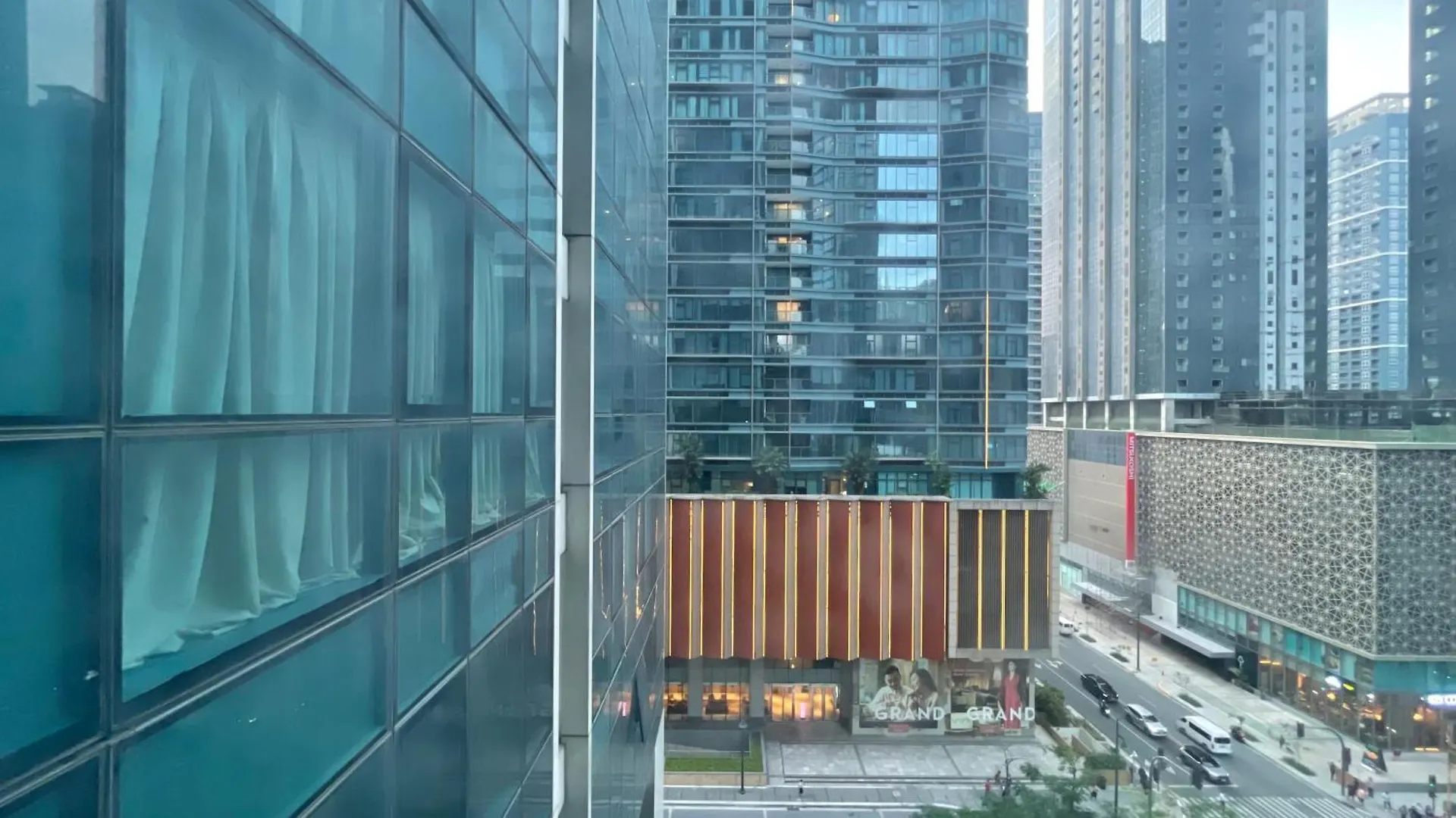 Full-Serviced Residential Apartment In One Uptown Residences, Bgc Manila 0*,