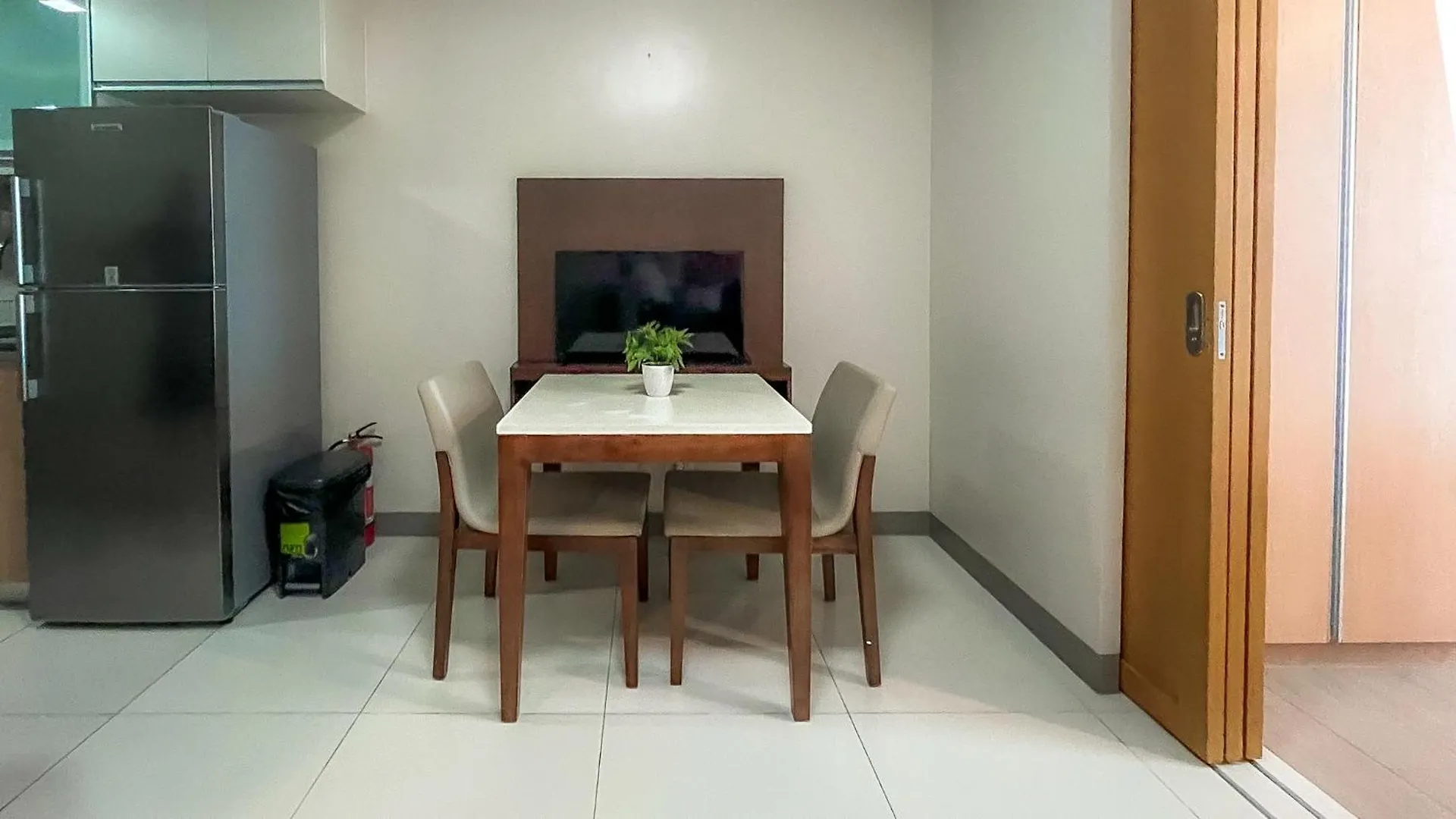 Full-Serviced Residential Apartment In One Uptown Residences, Bgc Manila Aparthotel