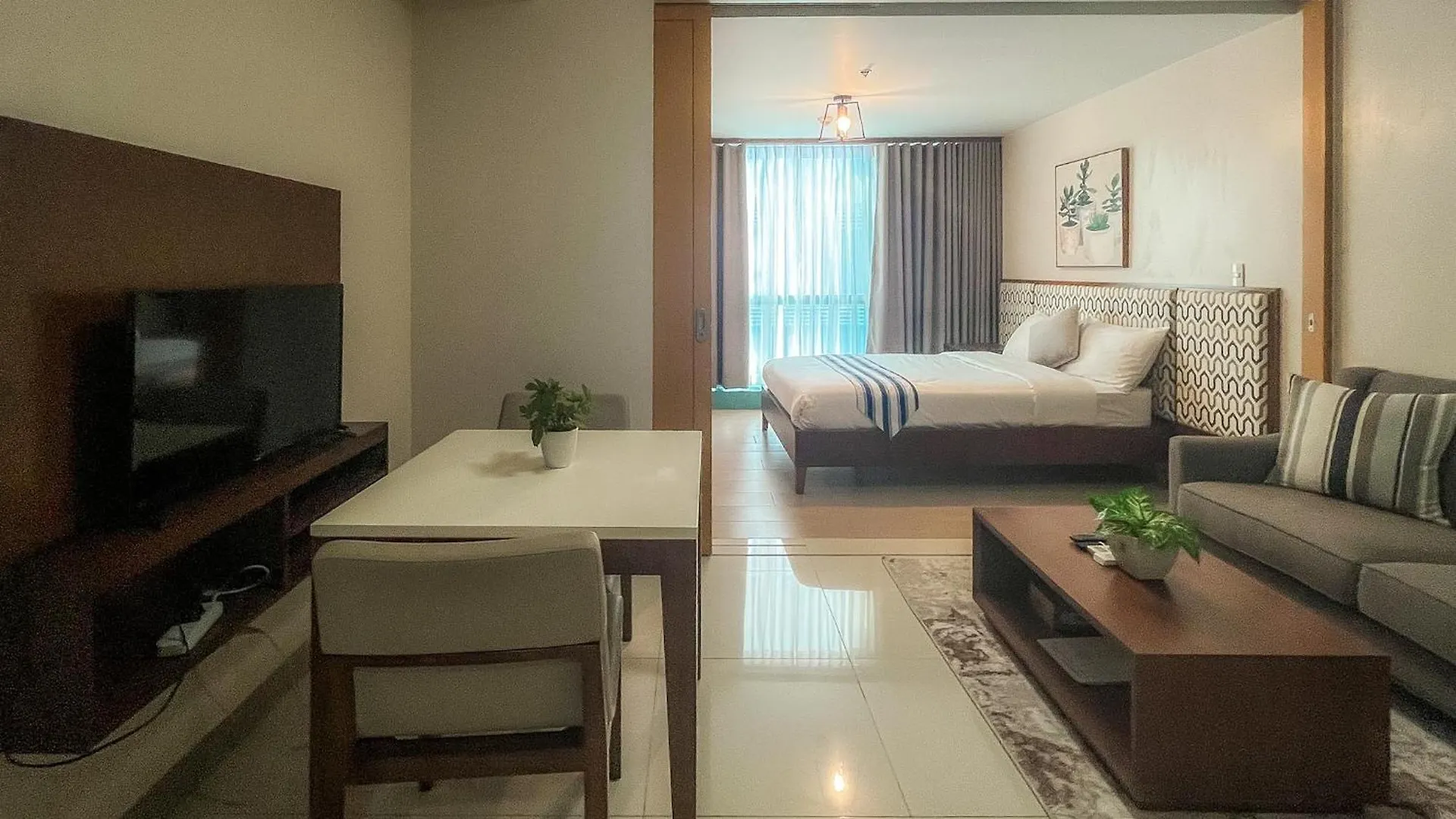 Full-Serviced Residential Apartment In One Uptown Residences, Bgc Manila Aparthotel